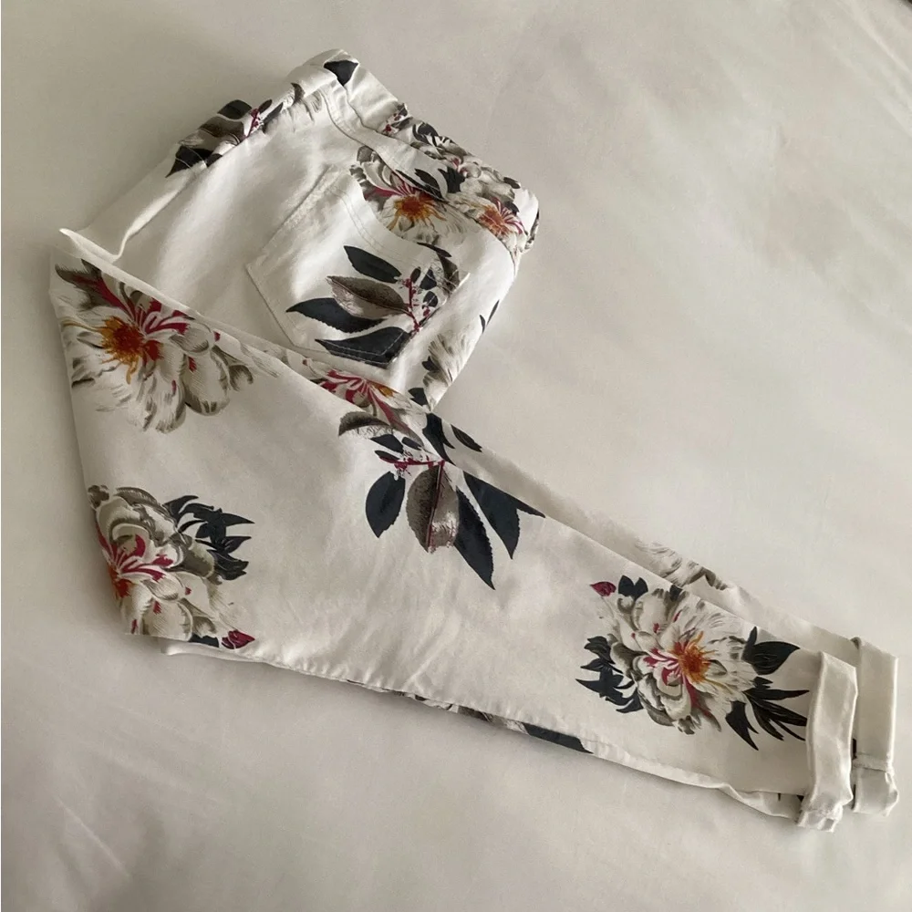 BRAND BAZAR FLORAL WHITE PANTS - Picture 2 of 10